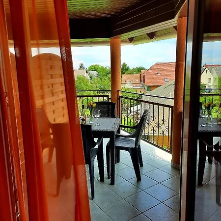 Harmonia Vendeghaz Apartment Balatonalmádi